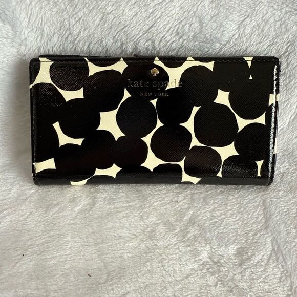 Kate Spade Slim Wallet - Picture 1 of 8